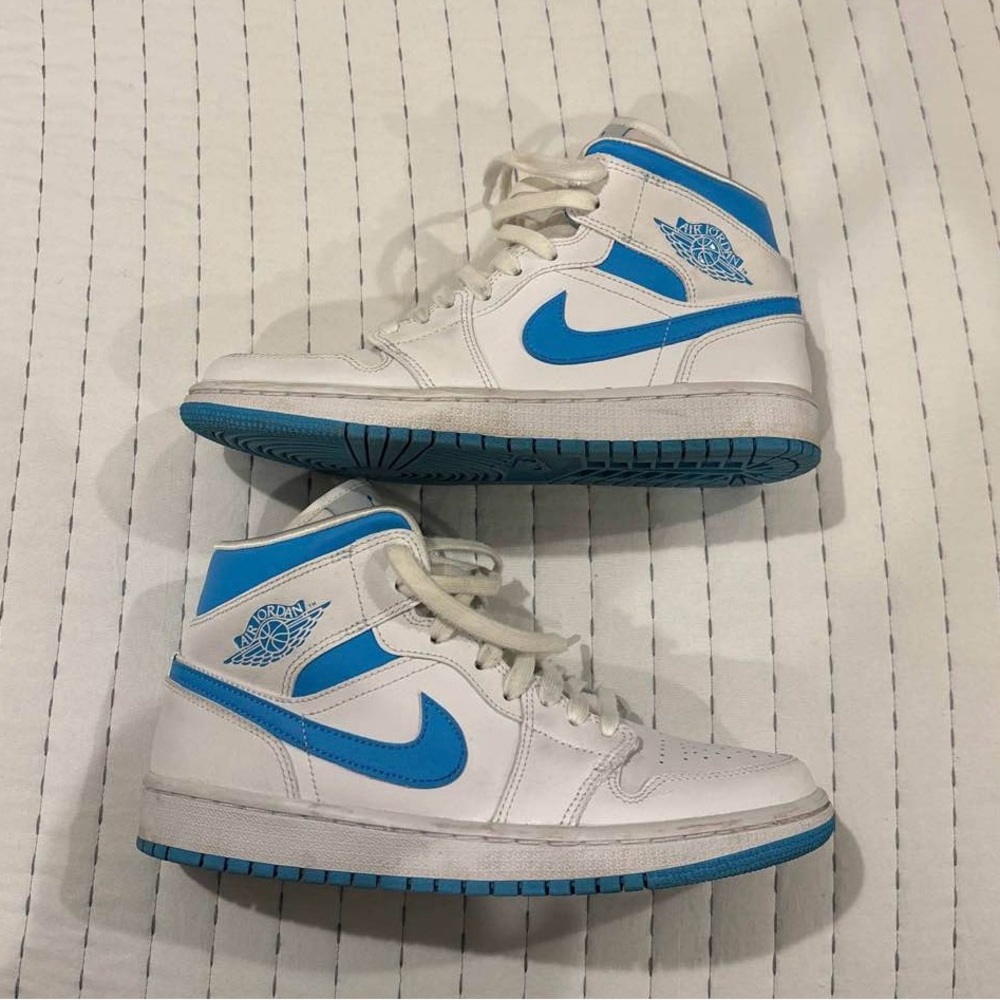 Wmns Air Jordan 1 Mid ‘UNC’
